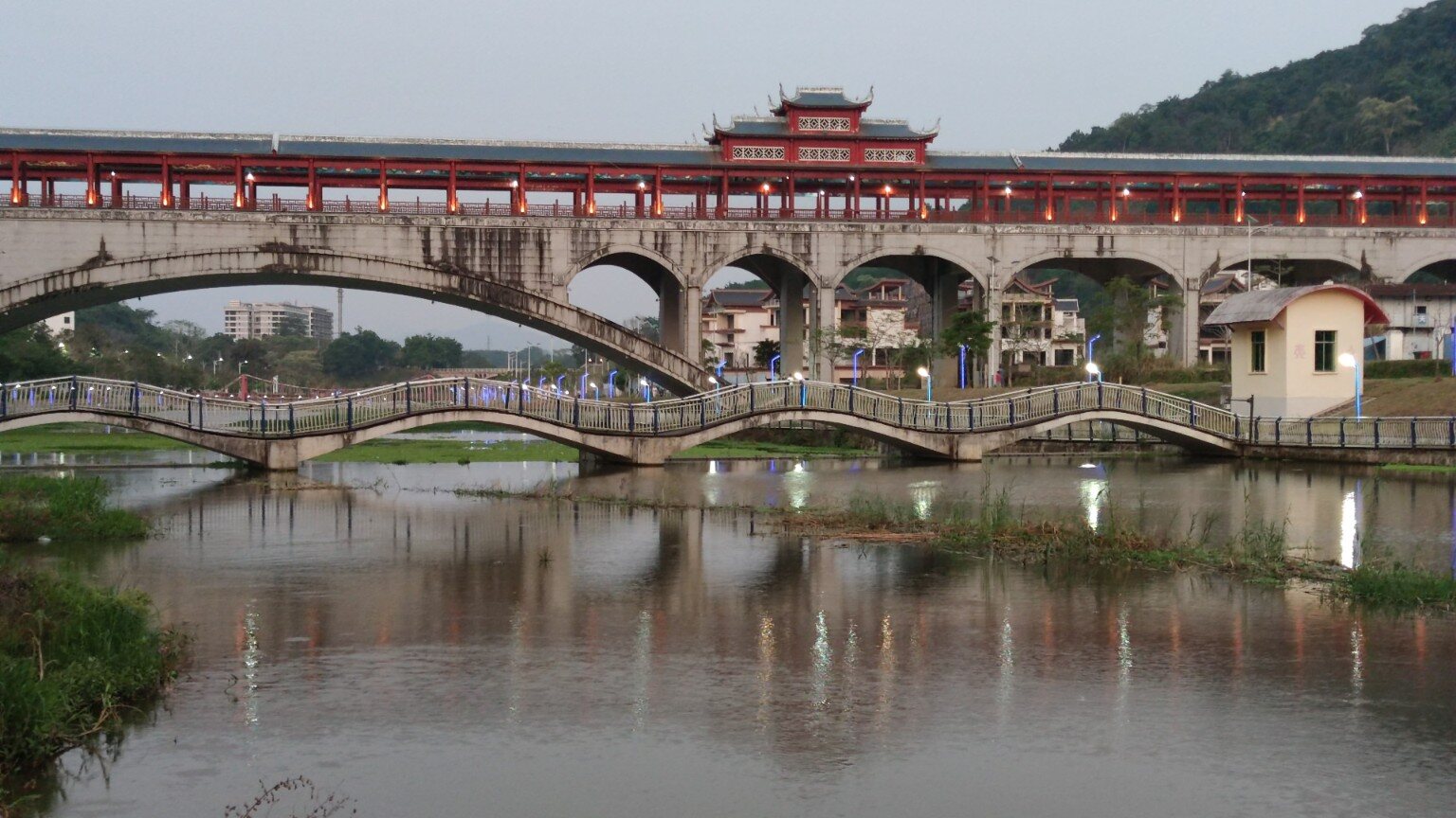 Several bridges crossing a river in Qiongzhong
