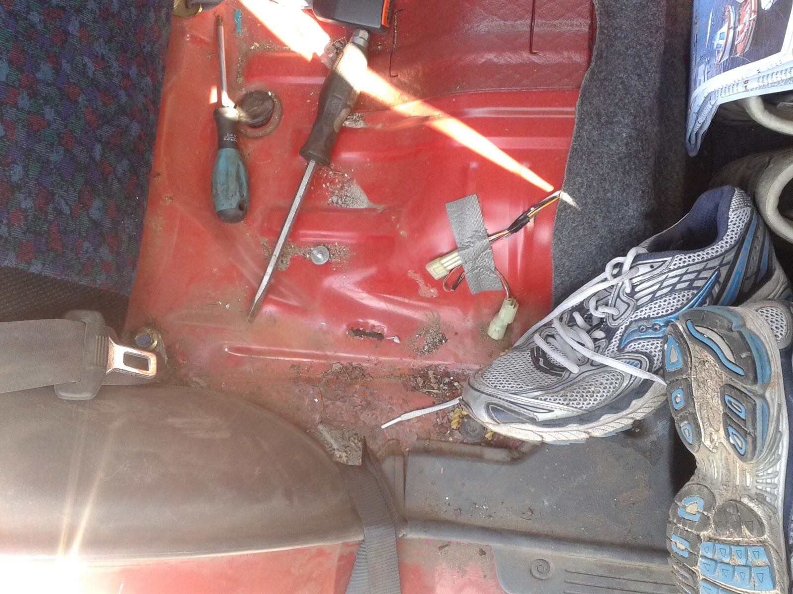 Reparatur des Rallyeautos in Aktöbe